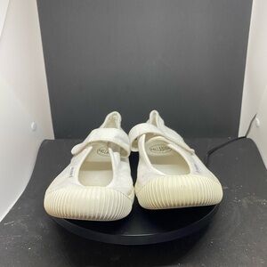 Palladium Women’s White Canvas Mary Jane’s EUC Size 8